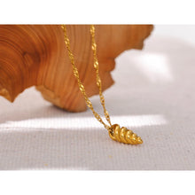 Load image into Gallery viewer, Conch Necklace
